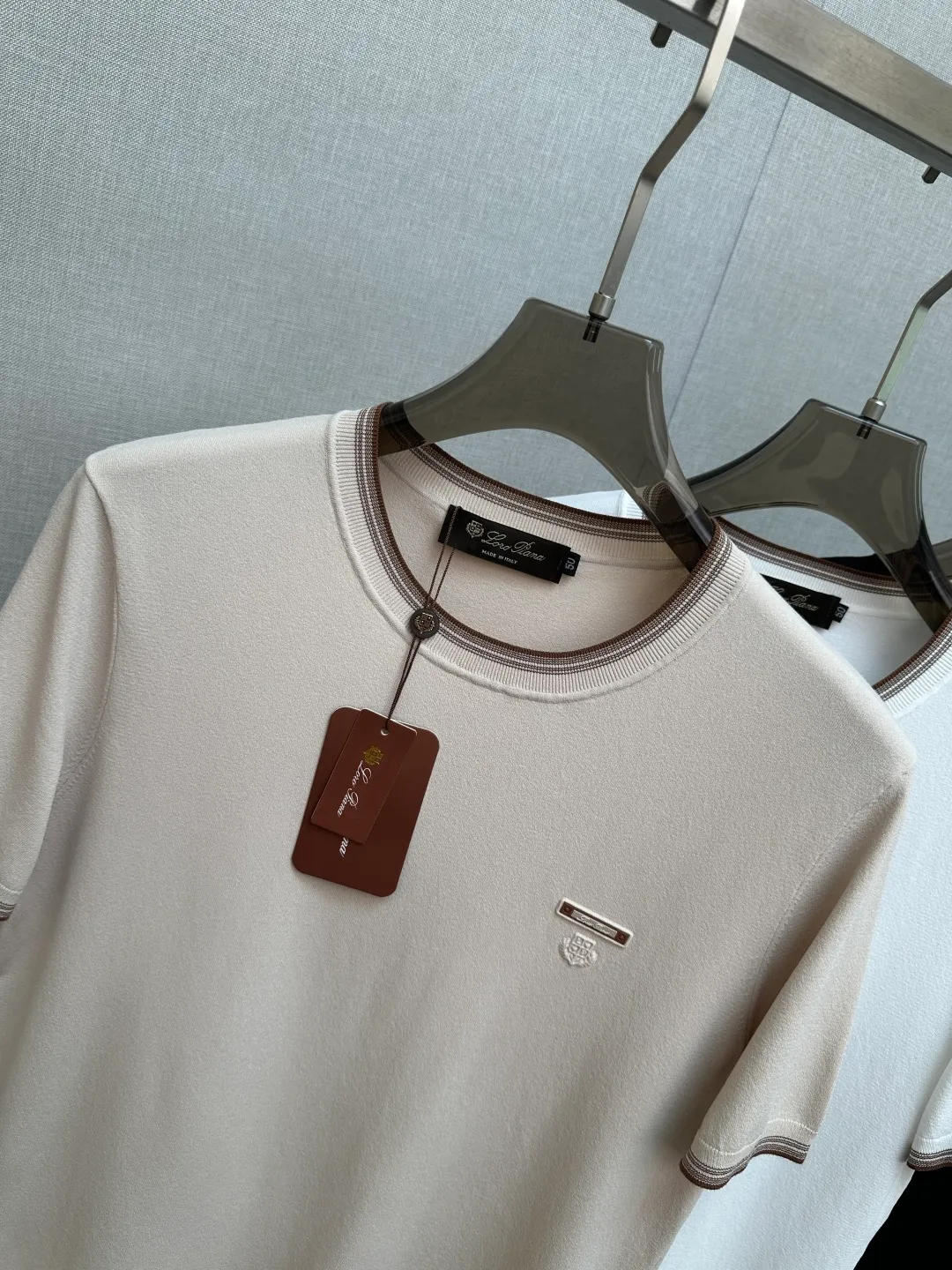 LP top quality 2026 new short sleeves! Original custom fabric, soft to the touch. Top imported private goods, fashionable design and trendy short sleeves, without losing luxury. There is no doubt about the quality. The upper body effect is awesome, luxury official website Same Style! Size: M-3XL